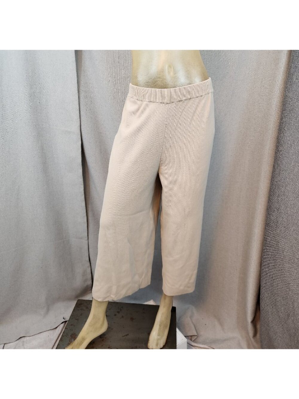 Chicos Beige Brown Casual Stretch Knit Cropped Pants Size 1 MEDIUM 8 Elastic Wst